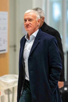 FOOTBALL : ArrivÃ es au tribunal correctionnel de Paris en marge du proces en diffamation entre Didier Deschamps et Daniel Riolo - 20 11 2025 Didier Deschamps - ArrivÃ es au tribunal correctionnel de Paris en marge du proces en diffamation entre Didier Deschamps et Daniel Riolo. Le proces en diffamation opposant Didier Deschamps Ã Daniel Riolo s™est ouvert le 20 novembre 2025 devant la XVIIe chambre du tribunal correctionnel de Paris : Didier Deschamps reproche Ã Daniel Riolo d™avoir qualifiÃ de Â« menteur Â» Ã propos de la blessure de Karim Benzema lors de la coupe du monde de football en 2022. France, le 20 novembre 2025. Arrivals at the Paris Criminal Court on the sidelines of the defamation trial between Didier Deschamps and Daniel Riolo. The defamation trial between Didier Deschamps and Daniel Riolo opened on November 20, 2025, before the 17th chamber of the Paris Criminal Court. Didier Deschamps accuses Daniel Riolo of having called him a liar regarding Karim Benzema s injury during the 2022 FIFA World Cup, WM, Weltmeisterschaft, Fussball France, November 20, 2025. ParisFrance  Copyright: xPierrexPerusseaux xBestimagex