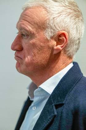 FOOTBALL : ArrivÃ es au tribunal correctionnel de Paris en marge du proces en diffamation entre Didier Deschamps et Daniel Riolo - 20 11 2025 Didier Deschamps - ArrivÃ es au tribunal correctionnel de Paris en marge du proces en diffamation entre Didier Deschamps et Daniel Riolo. Le proces en diffamation opposant Didier Deschamps Ã Daniel Riolo s™est ouvert le 20 novembre 2025 devant la XVIIe chambre du tribunal correctionnel de Paris : Didier Deschamps reproche Ã Daniel Riolo d™avoir qualifiÃ de Â« menteur Â» Ã propos de la blessure de Karim Benzema lors de la coupe du monde de football en 2022. France, le 20 novembre 2025. Arrivals at the Paris Criminal Court on the sidelines of the defamation trial between Didier Deschamps and Daniel Riolo. The defamation trial between Didier Deschamps and Daniel Riolo opened on November 20, 2025, before the 17th chamber of the Paris Criminal Court. Didier Deschamps accuses Daniel Riolo of having called him a liar regarding Karim Benzema s injury during the 2022 FIFA World Cup, WM, Weltmeisterschaft, Fussball France, November 20, 2025. ParisFrance  Copyright: xPierrexPerusseaux xBestimagex