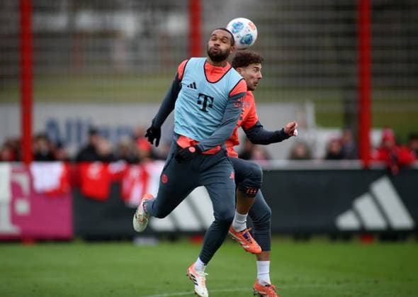 Football, Men, Season 2025 2026, FC Bayern Munich, Training Jonathan Tah FC Bayern Munich left with Leon Goretzka FC Bayern Munich right in a duel for the ball, header
