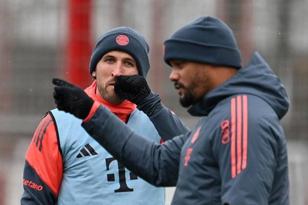 Harry KANE Bayern Muenchen , Coach Vincent KOMPANY Bayern Muenchen , Public training FC Bayern Muenchen on the training ground at Saebener Strasse on 20 11 2025 Soccer 1 Bundesliga,Season 2025 2026