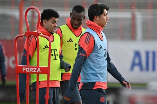v re Hiroki ITO Bayern Muenchen , hi Nicolas JACKSON Bayern Muenchen , Luis DIAZ Bayern Muenchen Public training FC Bayern Muenchen at the training ground at Saebener Strasse on 20 11 2025 Soccer 1 Bundesliga,Season 2025 2026
