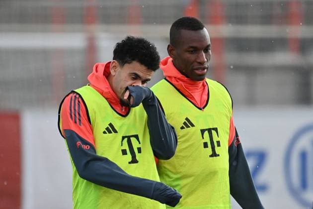 from left Luis DIAZ Bayern Muenchen , Nicolas JACKSON Bayern Muenchen Public training FC Bayern Muenchen on the training ground at Saebener Strasse on 20 11 2025 Soccer 1 Bundesliga,Season 2025 2026