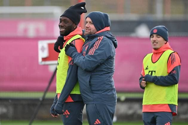 from l Alphonso DAVIES Bayern Muenchen , Aaron DANKS Co Trainer FCB , Lennart KARL Bayern Muenchen Public training FC Bayern Muenchen on the training ground at Saebener Strasse on 20 11 2025 Soccer 1 Bundesliga,Season 2025 2026