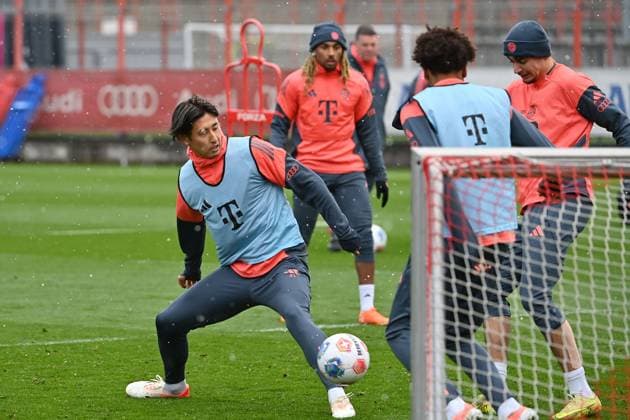 Hiroki ITO Bayern Muenchen , action,duel against Aleksandar PAVLOVIC Bayern Muenchen,re public training FC Bayern Muenchen on the training ground at Saebener Strasse on 20 11 2025 Soccer 1 Bundesliga,season 2025 2026