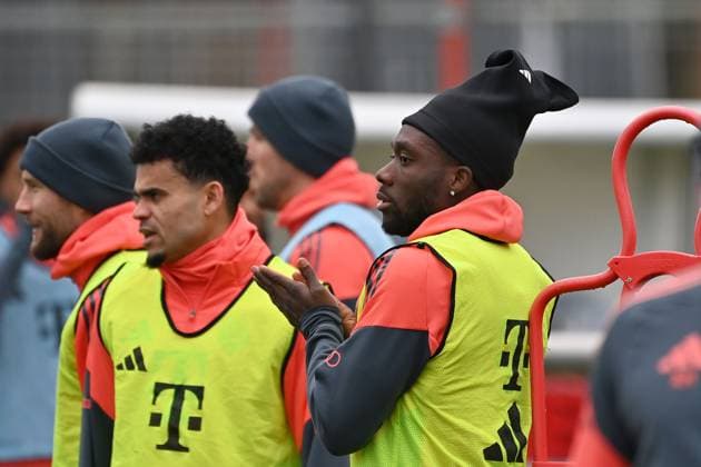 Alphonso DAVIES Bayern Muenchen , hi Luis DIAZ Bayern Muenchen , Konrad LAIMER Bayern Muenchen Public training FC Bayern Muenchen at the training ground at Saebener Strasse on 20 11 2025 Soccer 1 Bundesliga,Season 2025 2026