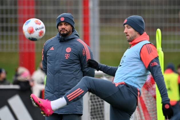 Coach Vincent KOMPANY Bayern Muenchen ,in front Harry KANE Bayern Muenchen Public training FC Bayern Muenchen on the training ground at Saebener Strasse on 20 11 2025 Soccer 1 Bundesliga,Season 2025 2026