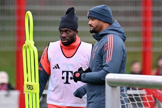 Alphonso DAVIES Bayern Muenchen with coach Vincent KOMPANY Bayern Muenchen Public training FC Bayern Muenchen at the training ground at Saebener Strasse on 20 11 2025 Soccer 1 Bundesliga,Season 2025 2026