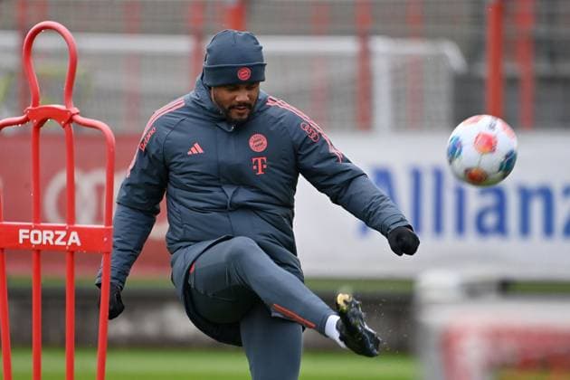 Coach Vincent KOMPANY Bayern Muenchen on the ball Public training FC Bayern Muenchen on the training ground at Saebener Strasse on 20 11 2025 Soccer 1 Bundesliga,Season 2025 2026