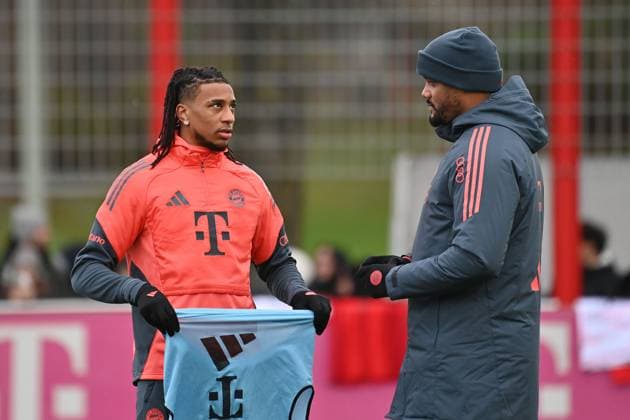 Michael OLISE Bayern Muenchen with coach Vincent KOMPANY Bayern Muenchen Public training FC Bayern Muenchen on the training ground at Saebener Strasse on 20 11 2025 Soccer 1 Bundesliga,Season 2025 2026