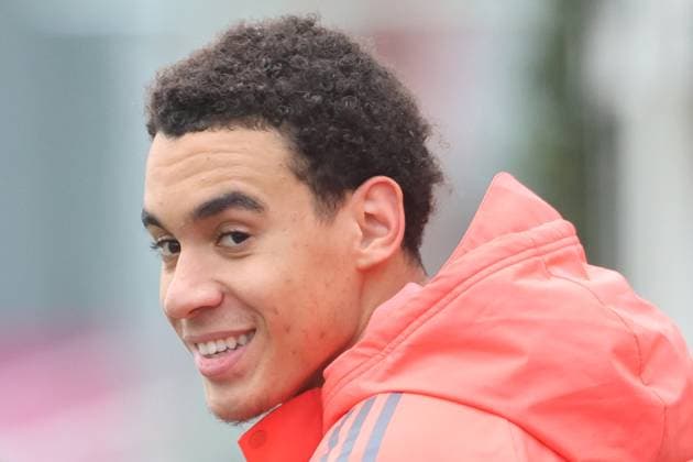 Jamal Musiala, is in a good mood, Portraet, Portrait, Football FC Bayern Munich Training at Säbenerstrasse 20 11 2025 PHOTO Mladen Lackovic LakoPress