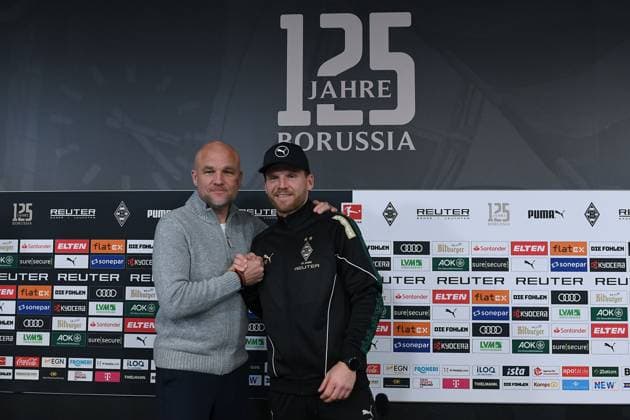 Vorstellung von Eugen Polanski als neuer Cheftrainer von Borussia Mönchengladbach am 20.11.2025 im Borussia-Park in Mönchengladbach Rouven Schröder ( Head of Sports Mönchengladbach ), links - Eugen Polanski ( Trainer Cheftrainer Mönchengladbach ) xRx