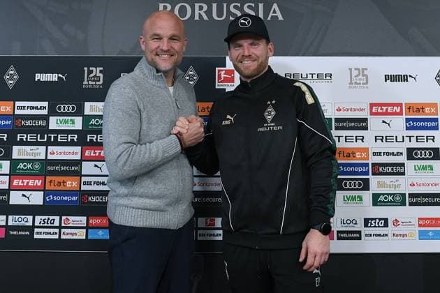 Vorstellung von Eugen Polanski als neuer Cheftrainer von Borussia Mönchengladbach am 20.11.2025 im Borussia-Park in Mönchengladbach Rouven Schröder ( Head of Sports Mönchengladbach ), links - Eugen Polanski ( Trainer Cheftrainer Mönchengladbach ), rechts xRx