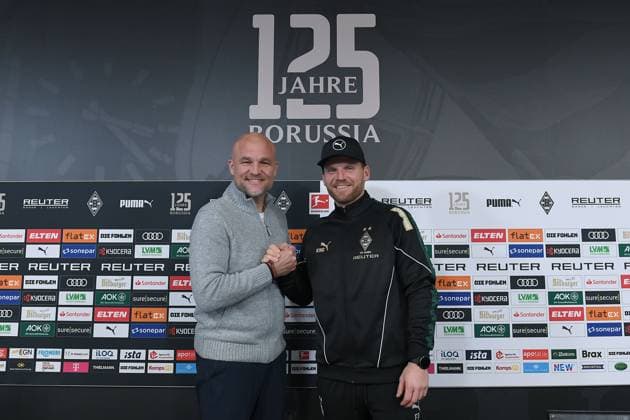 Vorstellung von Eugen Polanski als neuer Cheftrainer von Borussia Mönchengladbach am 20.11.2025 im Borussia-Park in Mönchengladbach Rouven Schröder ( Head of Sports Mönchengladbach ), links - Eugen Polanski ( Trainer Cheftrainer Mönchengladbach ), rechts xRx