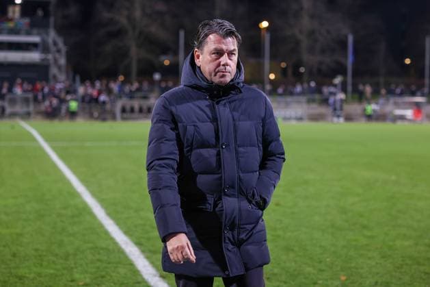 2025 11 20 xJFx Qualifying round UEFA Women™s Europa Cup 2025 2026 Round of 16 second leg Eintracht Frankfurt PSV Eindhoven v l , Coach Roeland Ten Berge PSV Eindhoven DFL DFB REGULATIONS PROHIBIT ANY USE OF PHOTOGRAPHS as IMAGE SEQUENCES and or QUASI VIDEO Copyright: JoaquimxFerreira