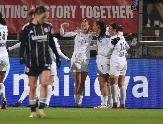 20 11 2025, xhbx, Football UEFA Women EuropaCup, Eintracht Frankfurt Women PSV Eindhoven v l Torjubel, Goal celebration, celebrate the goal 0 1 by Liz Rijsbergen PSV Endhoven DFL DFB REGULATIONS PROHIBIT ANY USE OF PHOTOGRAPHS as IMAGE SEQUENCES and or QUASI VIDEO Frankfurt