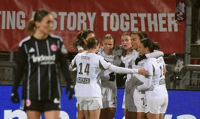 20 11 2025, xhbx, Football UEFA Women EuropaCup, Eintracht Frankfurt Women PSV Eindhoven v l Torjubel, Goal celebration, celebrate the goal 0 1 by Liz Rijsbergen PSV Endhoven DFL DFB REGULATIONS PROHIBIT ANY USE OF PHOTOGRAPHS as IMAGE SEQUENCES and or QUASI VIDEO Frankfurt