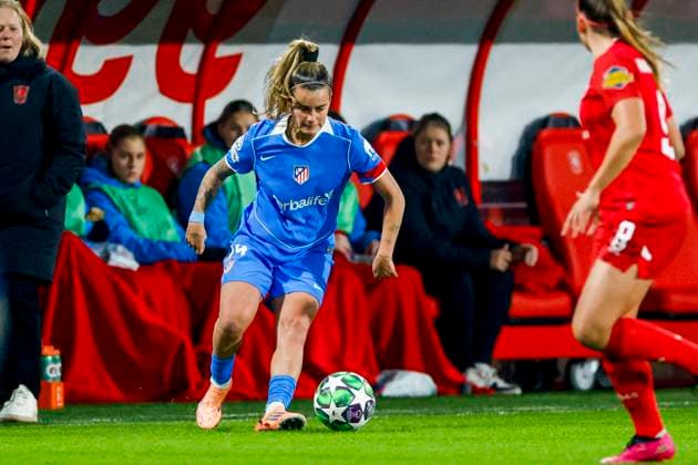 Rosa Otermin of Atletico Madrid dribbles with the ball FC Twente v Club Atletico de Madrid, UEFA Women s Champions League 2025 26 League Phase MD4, FC Twente v Club Atletico de Madrid, FC Twente Stadion, November 20, 2025, Enschede, Netherlands.