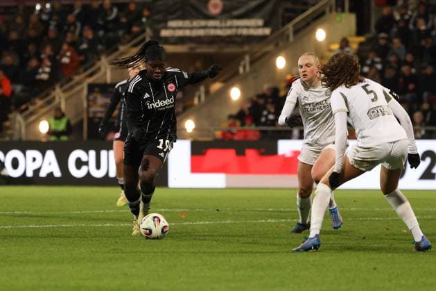 2025 11 20 xJFx Qualifying round UEFA Women™s Europa Cup 2025 2026 Round of 16 second leg Eintracht Frankfurt PSV Eindhoven v l , Nicole Anyomi Eintracht Frankfurt scores the goal to 1 1 DFL DFB REGULATIONS PROHIBIT ANY USE OF PHOTOGRAPHS as IMAGE SEQUENCES and or QUASI VIDEO Copyright: JoaquimxFerreira