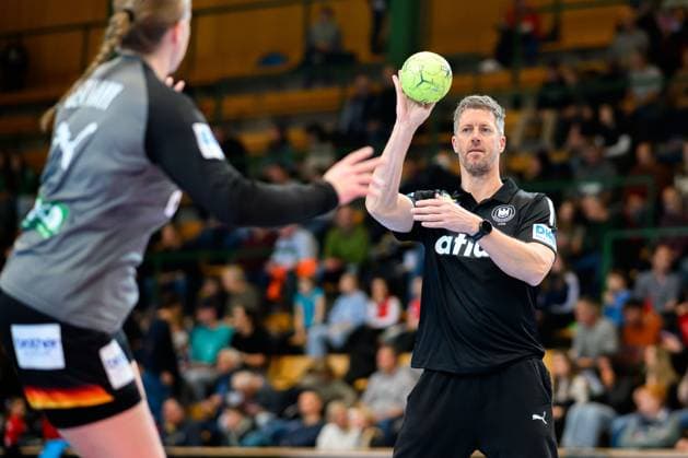 Handball, womens national match Switzerland Germany Coach Markus Gaugisch Germany St Gallen Kreuzbleiche Switzerland
