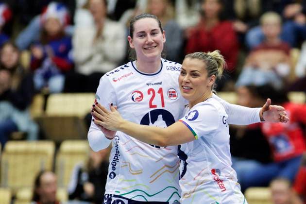 Posten Cup Norway Spain Sotra 20251120 Norway s Ingvild Bakkerud and Norway s Nora Mork during the handball match between Norway and Spain during the Posten Cup in Sotra Arena Photo Paul S Amundsen NTB Sotra Norway EDITORIAL USE ONLY RESTRICTED USE FOR BETTING COMPANIES  Copyright: xPaulxS.xAmundsenx xNTBx