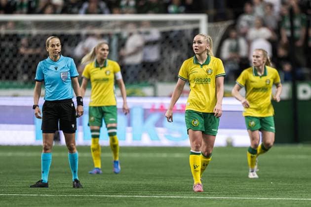 251120 Anna Josendal of Hammarby looks dejected during the UEFA Women s Europa Cup football match between Hammarby and Ajax on November 20, 2025 in Stockholm Photo Emma Wallskog BILDBYRAN COP 320 EW0590 fotboll, football, soccer, fotball,europa cup,hammarby,ajax,uefa  Copyright: EMMAxWALLSKOG BB251120EW026