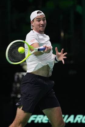 Jan-Lennard Struff in action during the Davis Cup Finals 2025 Quarterfinals match between Tomas Martin Etcheverry (Argentina) and Jan-Lennard Struff (Germany) at Bologna Fiere, Bologna, Italy - November 20, 2025. - Tennis.  Copyright: xMassimoxPaolone LaPressex