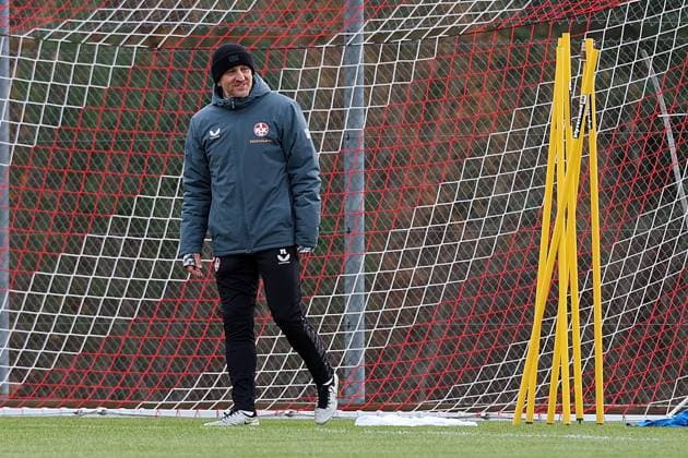 20 11 2025, xrekx, Soccer 2 Bundesliga, 1 FC Kaiserslautern Training v l Torsten Lieberknecht Trainer 1 FC Kaiserslautern DFL DFB REGULATIONS PROHIBIT ANY USE OF PHOTOGRAPHS as IMAGE SEQUENCES and or QUASI VIDEO Kaiserslautern