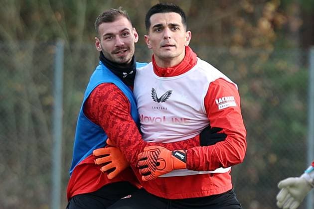 20 11 2025, xrekx, Football 2 Bundesliga, 1 FC Kaiserslautern Training v l Luca Sirch 1 FC Kaiserslautern Simon Simoni 1 FC Kaiserslautern DFL DFB REGULATIONS PROHIBIT ANY USE OF PHOTOGRAPHS as IMAGE SEQUENCES and or QUASI VIDEO Kaiserslautern