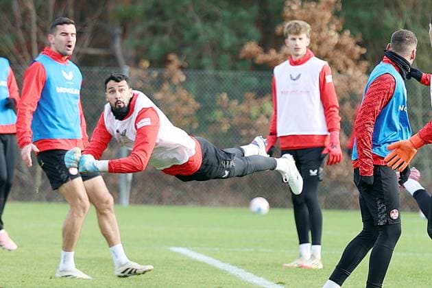 20 11 2025, xrekx, Football 2 Bundesliga, 1 FC Kaiserslautern Training v l Avdo Spahic 1 FC Kaiserslautern DFL DFB REGULATIONS PROHIBIT ANY USE OF PHOTOGRAPHS as IMAGE SEQUENCES and or QUASI VIDEO Kaiserslautern