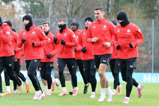 20 11 2025, xrekx, Soccer 2 Bundesliga, 1 FC Kaiserslautern Training v l Tobias Raschl 1 FC Kaiserslautern Daniel Hanslik 1 FC Kaiserslautern Luca Sirch 1 FC Kaiserslautern Dickson Abiama 1 FC Kaiserslautern Jan Elvedi 1 FC Kaiserslautern Ivan Prtajin 1 FC Kaiserslautern Erik Wekesser 1 FC Kaiserslautern DFL DFB REGULATIONS PROHIBIT ANY USE OF PHOTOGRAPHS AS IMAGE SEQUENCES AND OR QUASI VIDEO Kaiserslautern