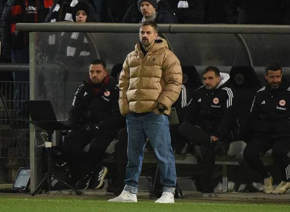 20 11 2025, xhbx, Football UEFA Women EuropaCup, Eintracht Frankfurt Women PSV Eindhoven v l Coach Niko Arnautis Eintracht Frankfurt Women DFL DFB REGULATIONS PROHIBIT ANY USE OF PHOTOGRAPHS as IMAGE SEQUENCES and or QUASI VIDEO Frankfurt