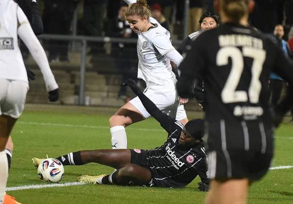 20 11 2025, xhbx, Football UEFA Women EuropaCup, Eintracht Frankfurt Women PSV Eindhoven v l Nicole Anyomi Eintracht Frankfurt Women DFL DFB REGULATIONS PROHIBIT ANY USE OF PHOTOGRAPHS as IMAGE SEQUENCES and or QUASI VIDEO Frankfurt