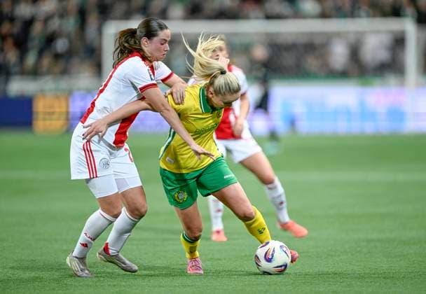 STOCKHOLM, SWEDEN 20251120 Ajaxs Isa Colin against Hammarbys Anna Josendal during Thursdays Europa Cup qualifier 2 of 2 between Hammarby IF and AFC Ajax at 3Arena STOCKHOLM SWEDEN x10050x  Copyright: xPontusxLundahl TTx EUROPA CUP-KVAL HAMMARBY-AJAX