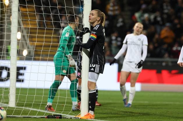 2025 11 20 xJFx Qualifying round UEFA Women™s Europa Cup 2025 2026 Round of 16 second leg Eintracht Frankfurt PSV Eindhoven v l , Laura Freigang Eintracht Frankfurt enttaeuscht, enttaeuscht schauend, dissapointed, traurig, frustiert, frust, gefrustet DFL DFB REGULATIONS PROHIBIT ANY USE OF PHOTOGRAPHS as IMAGE SEQUENCES and or QUASI VIDEO Copyright: JoaquimxFerreira