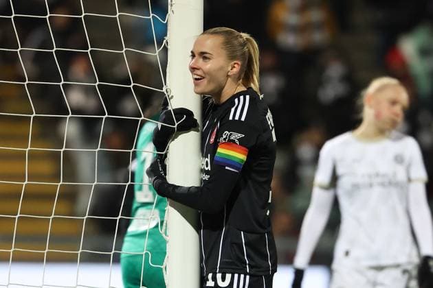 2025 11 20 xJFx Qualifying round UEFA Women™s Europa Cup 2025 2026 Round of 16 second leg Eintracht Frankfurt PSV Eindhoven v l , Laura Freigang Eintracht Frankfurt laughs, disappointed, disappointed looking, dissapointed, sad, frustrated, frustrated DFL DFB REGULATIONS PROHIBIT ANY USE OF PHOTOGRAPHS as IMAGE SEQUENCES and or QUASI VIDEO Copyright: JoaquimxFerreira