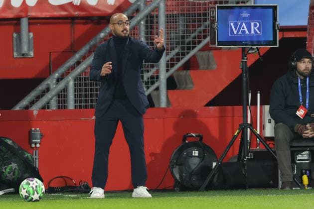 coach Victor Martin of Atletico Madrid during the match FC Twente Enschede vs Atletico de Madrid at the Stadium the Grolsch Veste for the Champions League women season 2025 2026 in ENSCHEDE, Netherlands on 20 november 2025, photo by Peter Lous EYE4images DeFodi Images