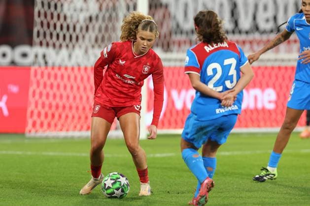 Sophie Proost of FC Twente during the match FC Twente Enschede vs Atletico de Madrid at the Stadium the Grolsch Veste for the Champions League women season 2025 2026 in ENSCHEDE, Netherlands on 20 november 2025, photo by Peter Lous EYE4images DeFodi Images