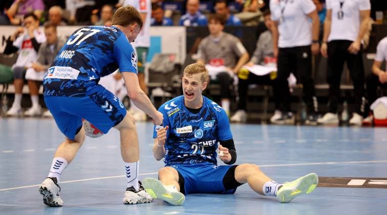 BAU 20 11 2025 Stuttgart Handball TVB Stuttgart vs GWD Minden, from left Jakob Nigg and Torben Matzken TVB cheering