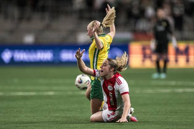 251120 Emilie Joramo of Hammarby and Danique Tolhoek of Ajax during the UEFA Women s Europa Cup football match between Hammarby and Ajax on November 20, 2025 in Stockholm Photo Emma Wallskog BILDBYRAN COP 320 EW0590 fotboll football soccer fotball europa cup hammarby ajax uefa womens europa cup dam bbeng  Copyright: EMMAxWALLSKOG BB251120EW048