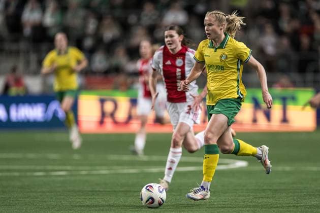 251120 Julie Blakstad of Hammarby during the UEFA Women s Europa Cup football match between Hammarby and Ajax on November 20, 2025 in Stockholm Photo Emma Wallskog BILDBYRAN COP 320 EW0590 fotboll football soccer fotball europa cup hammarby ajax uefa womens europa cup dam bbeng  Copyright: EMMAxWALLSKOG BB251120EW049