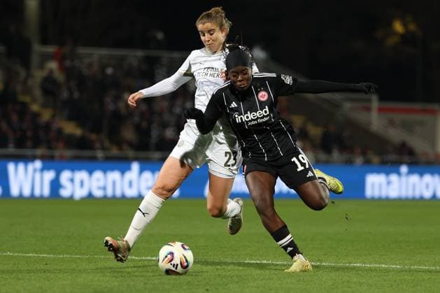 2025 11 20 xJFx Qualifying round UEFA Women™s Europa Cup 2025 2026 Round of 16 second leg Eintracht Frankfurt PSV Eindhoven v l , Myrthe Moorrees PSV Eindhoven , Nicole Anyomi Eintracht Frankfurt , Zweikampf, Action, Aktion, Battles for the Ball DFL DFB REGULATIONS PROHIBIT ANY USE OF PHOTOGRAPHS as IMAGE SEQUENCES and or QUASI VIDEO Copyright: JoaquimxFerreira