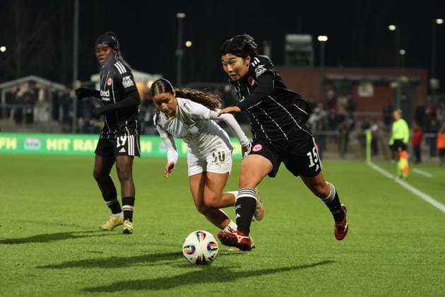 2025 11 20 xJFx Qualifying round UEFA Women™s Europa Cup 2025 2026 Round of 16 second leg Eintracht Frankfurt PSV Eindhoven v l , Anissa Chibani PSV Eindhoven , Remina Chiba Eintracht Frankfurt , Zweikampf, Action, Aktion, Battles for the Ball DFL DFB REGULATIONS PROHIBIT ANY USE OF PHOTOGRAPHS as IMAGE SEQUENCES and or QUASI VIDEO Copyright: JoaquimxFerreira