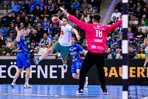 TVB Stuttgart GWD Minden Handball 1 Bundesliga, Men, Season 2025 2026, TVB Stuttgart GWD Minden, Porsche Arena Mindens Niclas Heitkamp M in action against Stuttgarts goalkeeper Miljan VujoviÄ‡ Stuttgart Porsche Arena Baden Württemberg Germany