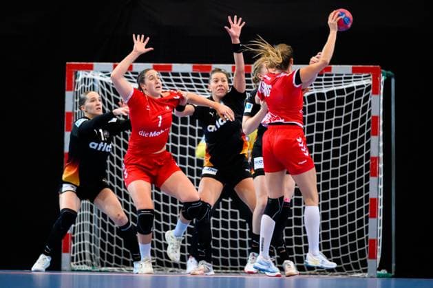 Handball, womens national match Switzerland Germany from left Nieke Kühne Kuehne Germany , Tabea Schmid Switzerland , Emily Vogel Germany , Kerstin Kündig Kuendig Switzerland St Gallen Kreuzbleiche Switzerland