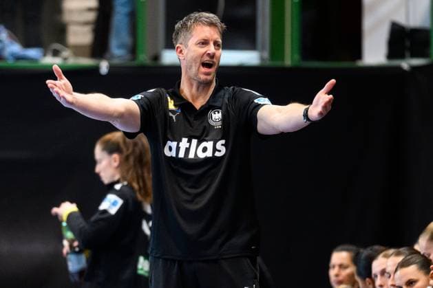 Handball, womens national match Switzerland Germany Coach Markus Gaugisch Germany gestures gestures gestures St Gallen Kreuzbleiche Switzerland