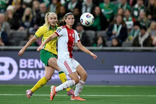 STOCKHOLM, SWEDEN 20251120 Ajax s Danique Noordman and Hammarby s Anna Josendal during the Uefa Women s Europa Cup qualifier football match between Hammarby IF and AFC Ajax at Stockholm Arena 3Arena in Stockholm, Sweden November 20, 2025 STOCKHOLM SWEDEN x10050x  Copyright: xPontusxLundahl TTx EUROPA CUP QUALIFIER HAMMARBY-AJAX