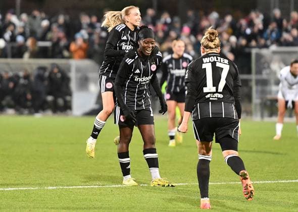 20 11 2025, xhbx, Fussball UEFA Women EuropaCup, Eintracht Frankfurt Frauen PSV Eindhoven v l Torjubel, Goal celebration, celebrate the goal 3 1 Elisa Senß Eintracht Frankfurt Damen , Nicole Anyomi Eintracht Frankfurt Damen , Pia Sophie Wolter Eintracht Frankfurt Damen DFL DFB REGULATIONS PROHIBIT ANY USE OF PHOTOGRAPHS as IMAGE SEQUENCES and or QUASI VIDEO Frankfurt