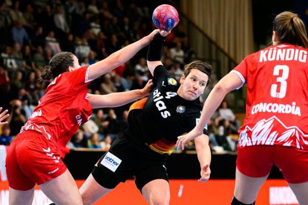 Handball, womens national match Switzerland Germany from left in duel Tabea Schmid Switzerland and Alina Grijseels Germany , Kerstin Kündig Kuendig Switzerland St Gallen Kreuzbleiche Switzerland