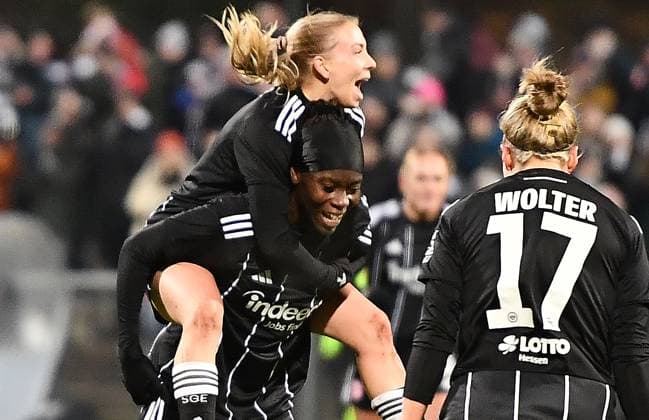 20 11 2025, xhbx, Fussball UEFA Women EuropaCup, Eintracht Frankfurt Frauen PSV Eindhoven v l Torjubel, Goal celebration, celebrate the goal 3 1 Elisa Senß Eintracht Frankfurt Damen , Nicole Anyomi Eintracht Frankfurt Damen , Pia Sophie Wolter Eintracht Frankfurt Damen DFL DFB REGULATIONS PROHIBIT ANY USE OF PHOTOGRAPHS as IMAGE SEQUENCES and or QUASI VIDEO Frankfurt