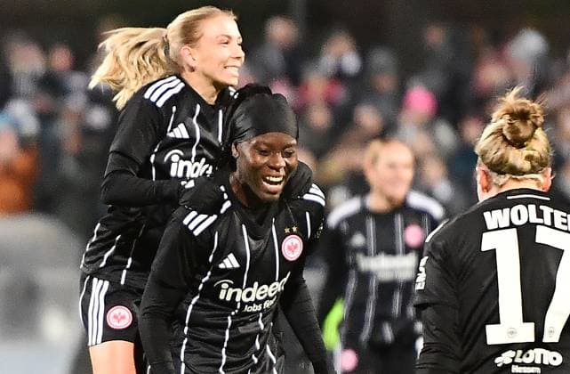 20 11 2025, xhbx, Fussball UEFA Women EuropaCup, Eintracht Frankfurt Frauen PSV Eindhoven v l Torjubel, Goal celebration, celebrate the goal 3 1 Elisa Senß Eintracht Frankfurt Damen , Nicole Anyomi Eintracht Frankfurt Damen , Pia Sophie Wolter Eintracht Frankfurt Damen DFL DFB REGULATIONS PROHIBIT ANY USE OF PHOTOGRAPHS as IMAGE SEQUENCES and or QUASI VIDEO Frankfurt